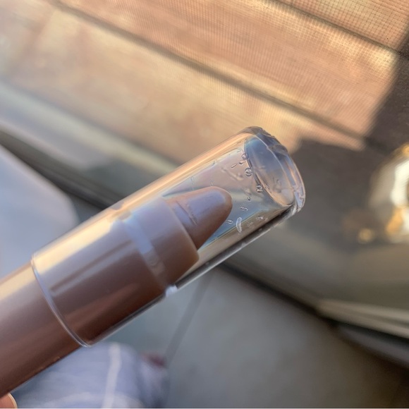 NEW Girlactik Glow On-The-Go Highlighter Stick in Jet Setter - Picture 3 of 5